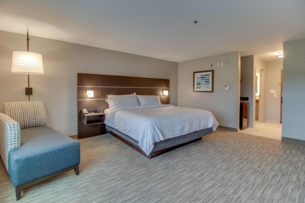 Holiday Inn Express & Suites - Union City By Ihg Exterior foto